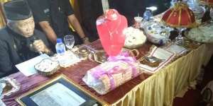 Nikahi Wanita Muda, Kakek di Bone Beri Seserahan Rumah, Mobil, dan Rp200 Juta