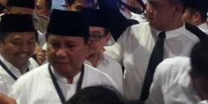 Prabowo Sebut Pergantian Pemerintahan Harus Damai