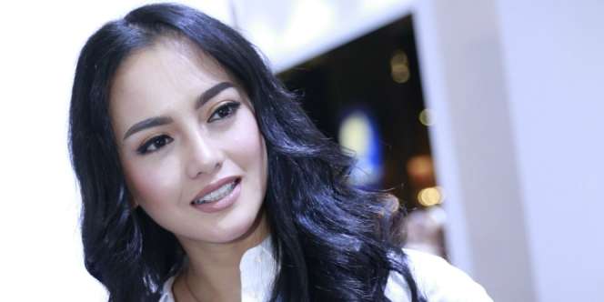 Cantiknya Ririn Ekawati dengan Makeup Glass Skin