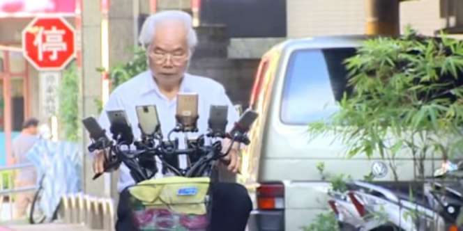 Pemburu Pokemon Sejati! Si Kakek Pasang 11 Ponsel di Sepeda