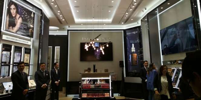 Melirik Desain Mewah Gerai Estee Lauder Jakarta