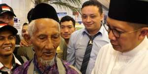 Air Mata Mbah Sutar Tumpah Saat Sholat di Hijir Ismail
