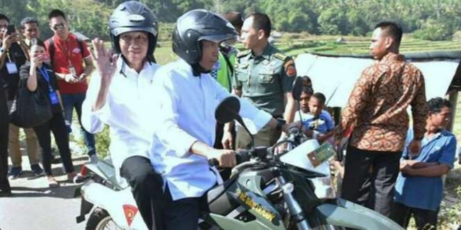 Jokowi Dibonceng TGB Jenguk Pengungsi Gempa Lombok