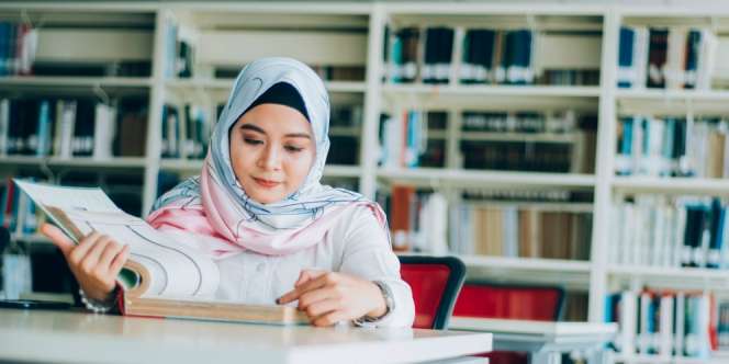Ibadah Sunah Atau Menuntut Ilmu, Mana Didahulukan?