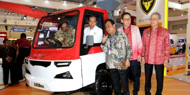 Jokowi Sebut Mesin Mobil Desa Ini `Galak`