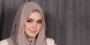 Siti Nurhaliza Pakai Baju 11 Tahun Lalu, Tubuhnya Bikin Takjub