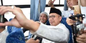 Saat Menag Diminta Kirim Foto ke Ponsel Jemaah Haji