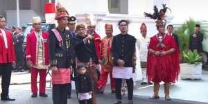 Gemas! Lihat Nih Gaya Cucu Jokowi Jawab Wawancara