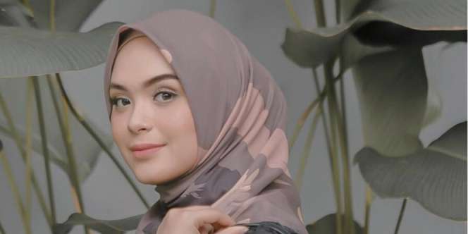 Intip Gaya Vebby Palwinta Saat Pakai Tunik, Cantik!