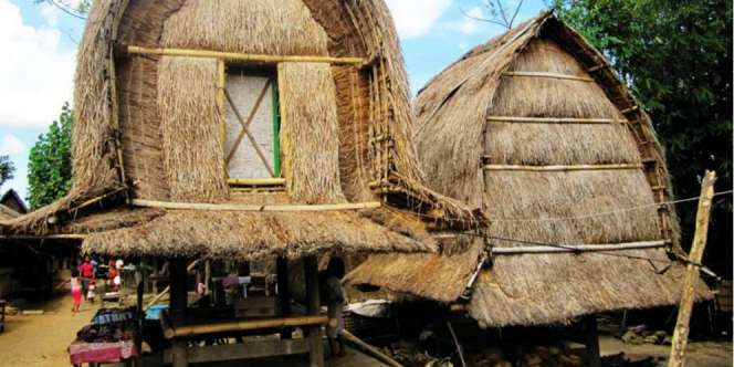 Desain Rumah Adat Suku Sasak Lombok yang Tahan Gempa