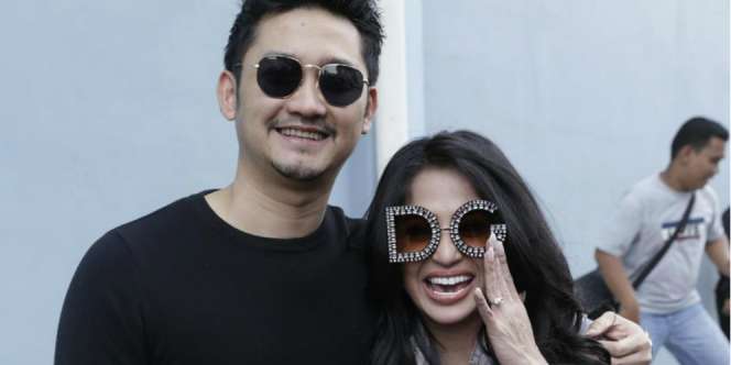 Boyong Keluarga, Dewi Persik Rayakan Idul Adha di Kampung