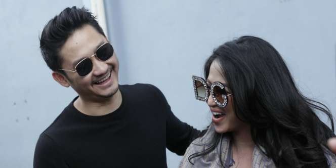 Angga Wijaya Suka Lakukan Ini, Dewi Perssik: Uh, Romantis Kan?