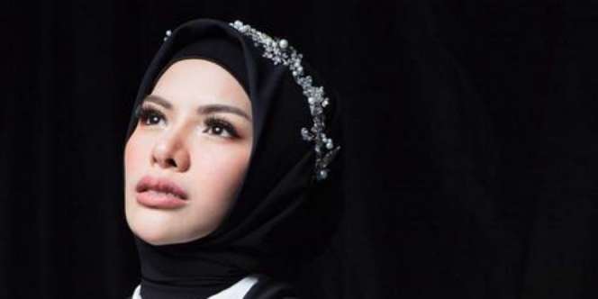 Geger Sosok Pria Bule di IG Nikita Mirzani, Ternyata....