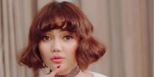 Jawaban Mengejutkan Rina Nose Ditanya Soal Pindah Keyakinan