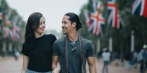 Jauh dari Gosip, Artis Ini Mendadak Sebar Undangan Nikah
