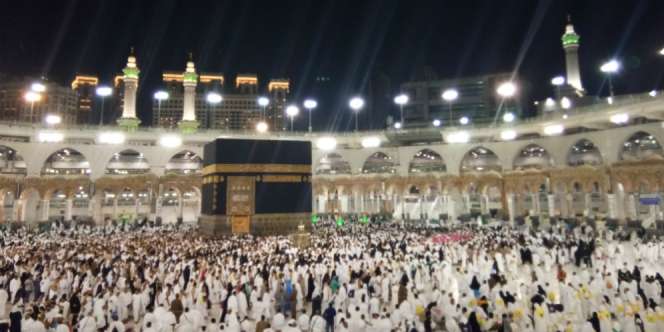 Masjidil Haram Padat, Jemaah Indonesia Diimbau Sholat Jumat di Sekitar Hotel
