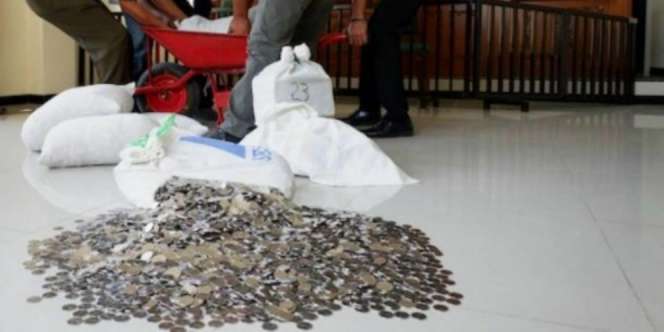 Suami Bayar Uang Cerai Rp178 Juta Pakai Receh dalam Karung, Istri Kesal