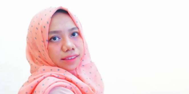 Benarkah Bedak Tabur Bayi Bikin Awet Riasan Wajah?