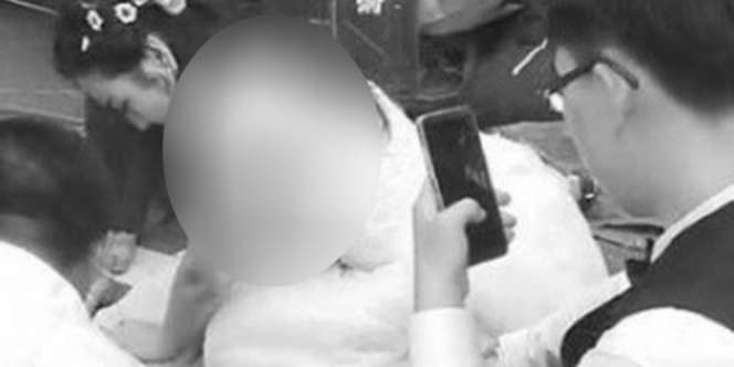 Mempelai Wanita `Kabur` Saat Foto Pernikahan Malah Dipuji, Ternyata... 
