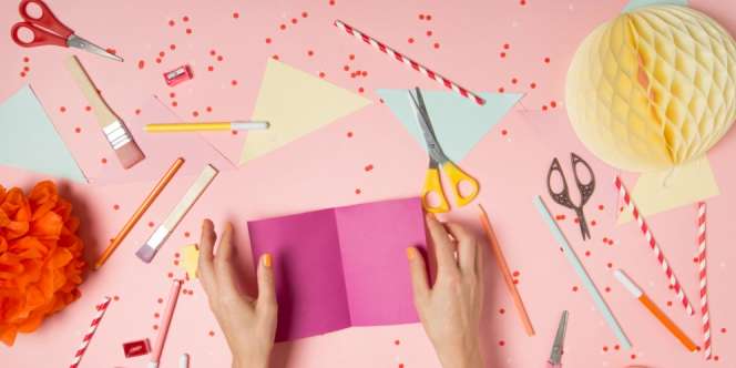 Bikin Cover Binder dari Kertas Kado, Yuk!