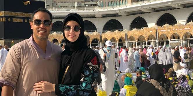 Doa Nia Ramadhani di Depan Kabah
