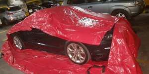 Cegah Kebanjiran, Pria Ini Ciptakan Plastik Pembungkus Mobil