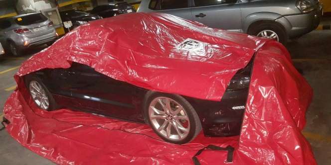 Cegah Kebanjiran, Pria Ini Ciptakan Plastik Pembungkus Mobil