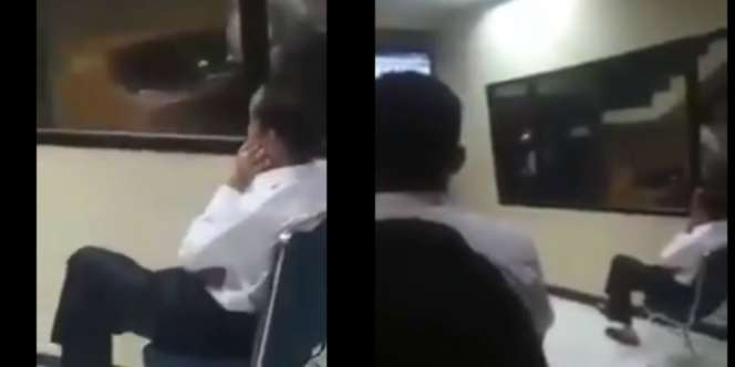 Jokowi Tertangkap Kamera Asyik Nonton Bola di Pos Polisi