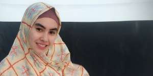 Kartika Putri Unggah Foto Genggaman Tangan, Caption Bikin Heboh