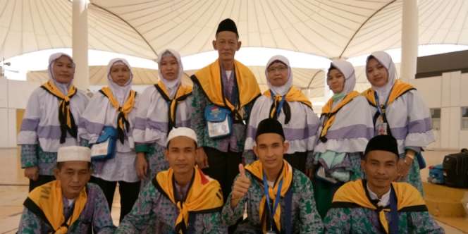 Senangnya Kakek Rais, Berhaji Ditemani 11 Anggota Keluarga