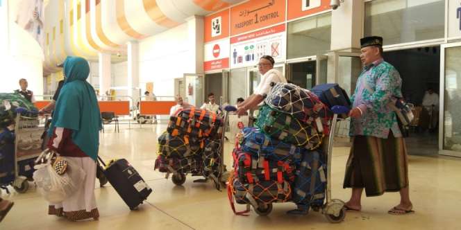 Begini Cara Agar Koper Berisi Air Zamzam Tak Dibongkar Petugas Haji