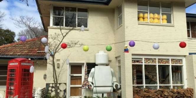 Rumah Penggila Lego Isinya Bikin Melongo