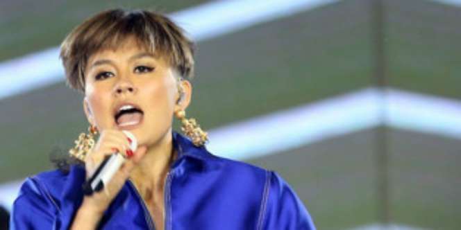 Agnez Mo Foto Mesra Bareng Pria Bule, Pacar Baru?