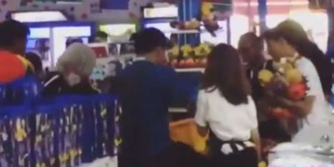 Video Aksi Rebutan Pembeli Merchandise Asian Games 2018, Ludes Hitungan Menit