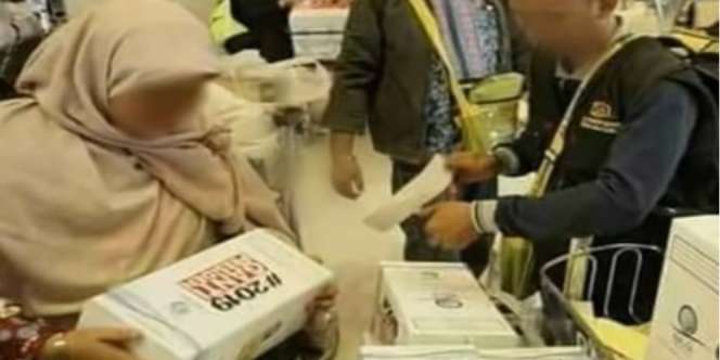 Panitia Haji Telusuri Zamzam Berlabel #2019GantiPresiden