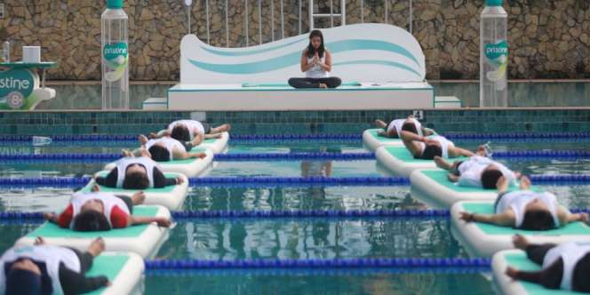 Floating Yoga, Teknik Baru Beryoga di Atas Air
