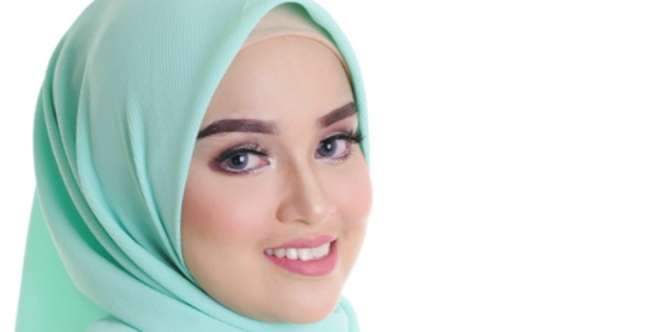 Gaya Makeup Simpel Saat Musim Panas, Tanpa Terlihat 'Lebay'