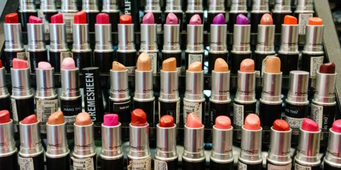 Pilih Warna Lipstik Sesuai Kepribadian