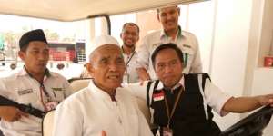 Tangis Bahagia Jemaah Haji Bisa Pulang Usai Kehilangan Paspor