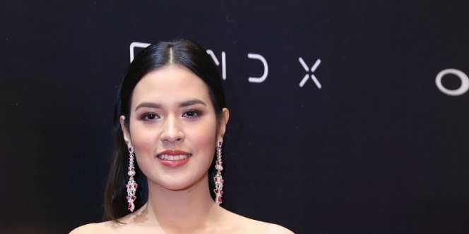 Foto Wedding Anniversary, Perut Buncit Raisa Curi Perhatian