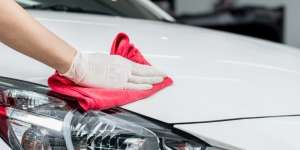 5 Tips Bikin Mobil Warna Putih Tetap Kinclong