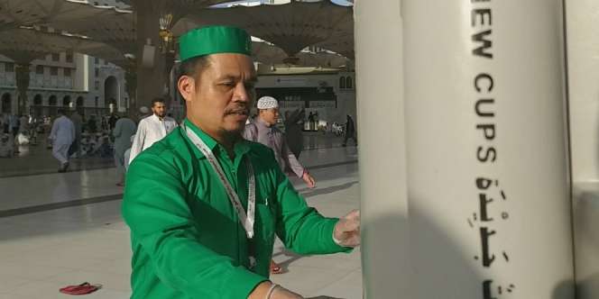 Kisah WNI Penjaga Air Zamzam di Tanah Suci