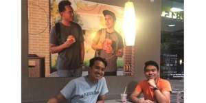 Gokil, 52 Hari Poster Iklan Iseng Duo Sohib Ini Terpajang Tanpa Disadari McD
