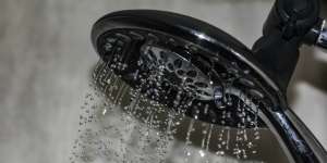 Mandi Saat Demam Justru Dianjurkan, Kok Bisa?