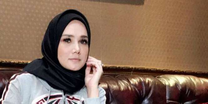 Busana Umi Pipik dan Mulan Jameela Saat Olahraga Disorot