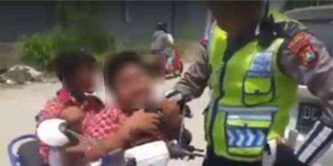 Tertangkap Polantas, Bocah SD Nangis dan Cium Tangan Polisi