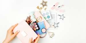 DIY Makeup Organizer dari Majalah Bekas, Bikin Yuk!