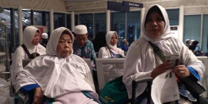 Kisah Haru Anak Berhaji Bareng Dua Ibu