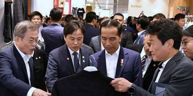 VIDEO: Presiden Korsel Buka Dompet Bayar Belanjaan Jokowi