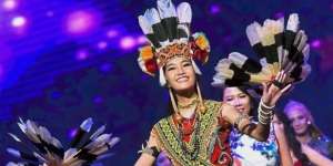 Pakai Baju Dayak, Gadis Ini Menang Miss World Malaysia 2018